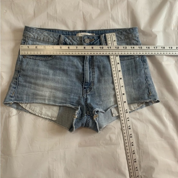 👖 Aritzia Talula High-Waisted Blue Denim Cut-Off  Shorts - Women’s Size 27 👖 - Picture 7 of 7